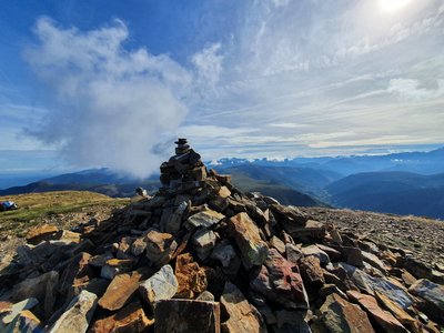 Cairn au sommet du Mont Né