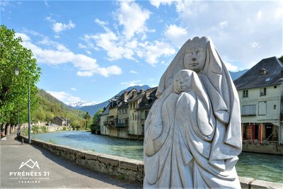 Saint-Béat, ses statues de marbre et la Garonne
