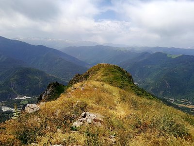 Vue sur le pic Saillant et sa croix