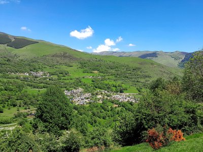 La jolie vue sur les villages typiques du Larboust